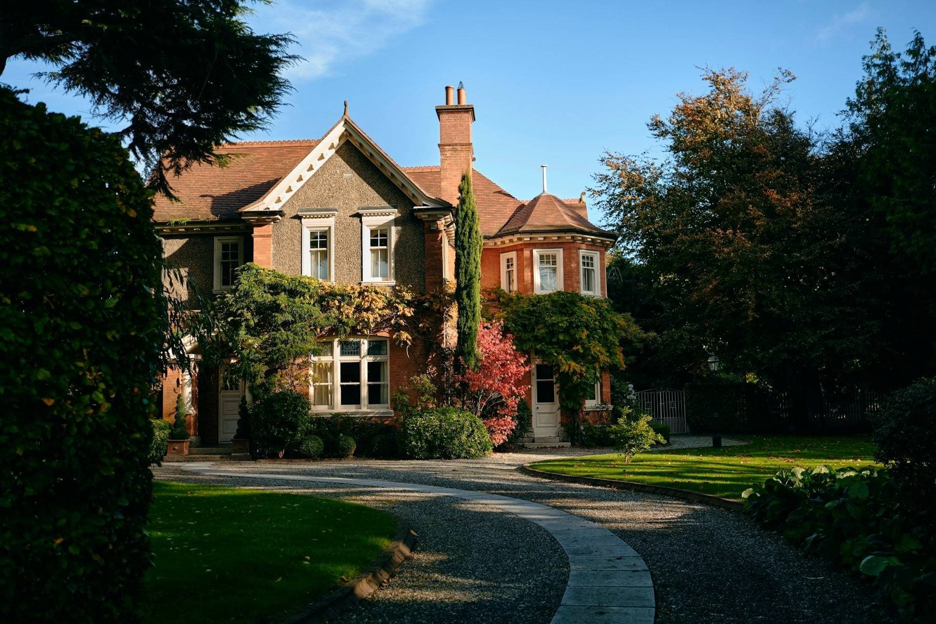 Navigating Interest Rates in Watford: Mortgage Advice for Homebuyers